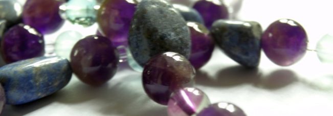 Licht- und Kraft-Malas mit Fluorit, Dumortierit, Amethyst
