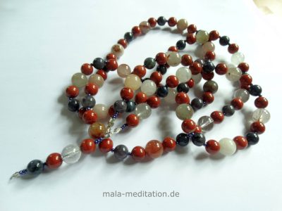 Mala mit Rutilquarz, Roter-Jaspis, Dumortierit